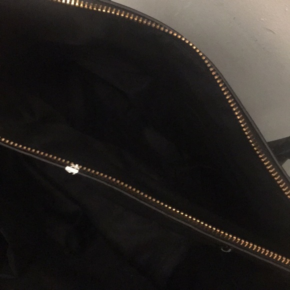 Large H&M Pocket Book - Picture 7 of 16